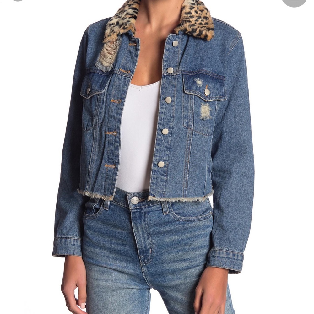 Cropped denim jacket with leopard collar